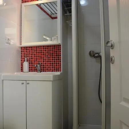 New Studio Love In Center Of Apartment