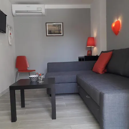 New Studio Love In Center Of Apartment *