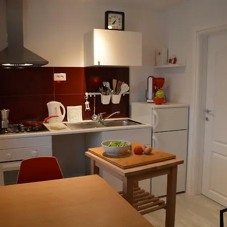 New Studio Love In Center Of Apartment Porec